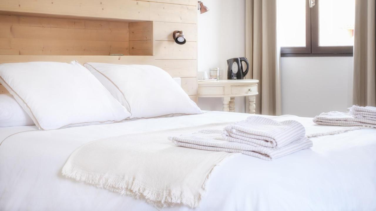 L'Ostal - Bed & Breakfast - Chambres Et Suites De 25 A 40M2 - Spa Saint-Hilaire-d'Ozilhan ภายนอก รูปภาพ