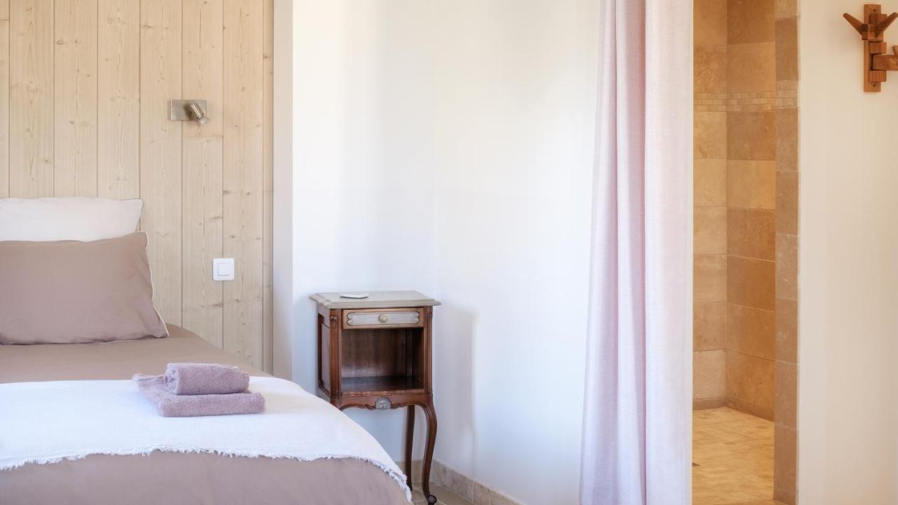 L'Ostal - Bed & Breakfast - Chambres Et Suites De 25 A 40M2 - Spa Saint-Hilaire-d'Ozilhan ภายนอก รูปภาพ