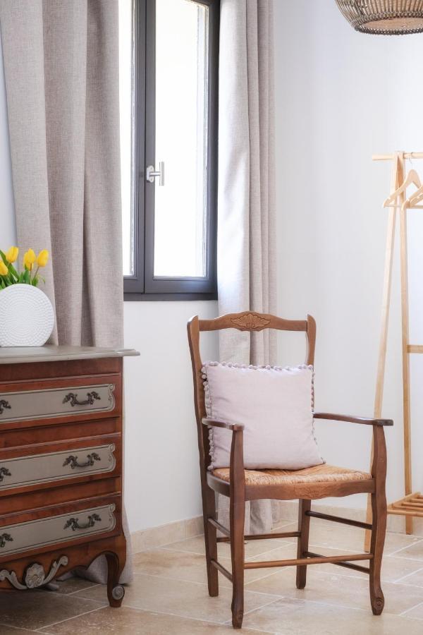 L'Ostal - Bed & Breakfast - Chambres Et Suites De 25 A 40M2 - Spa Saint-Hilaire-d'Ozilhan ภายนอก รูปภาพ