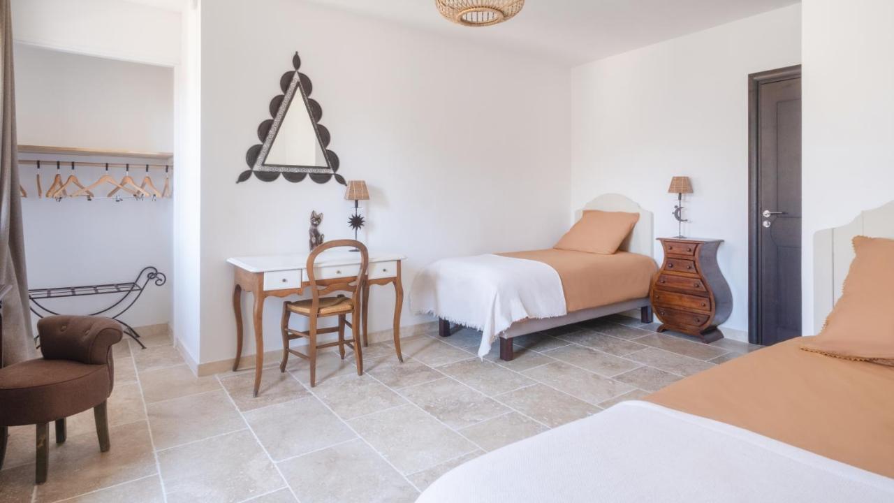 L'Ostal - Bed & Breakfast - Chambres Et Suites De 25 A 40M2 - Spa Saint-Hilaire-d'Ozilhan ภายนอก รูปภาพ